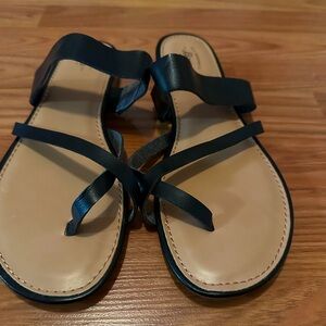 NWOT! Bass black sandals. Size 9